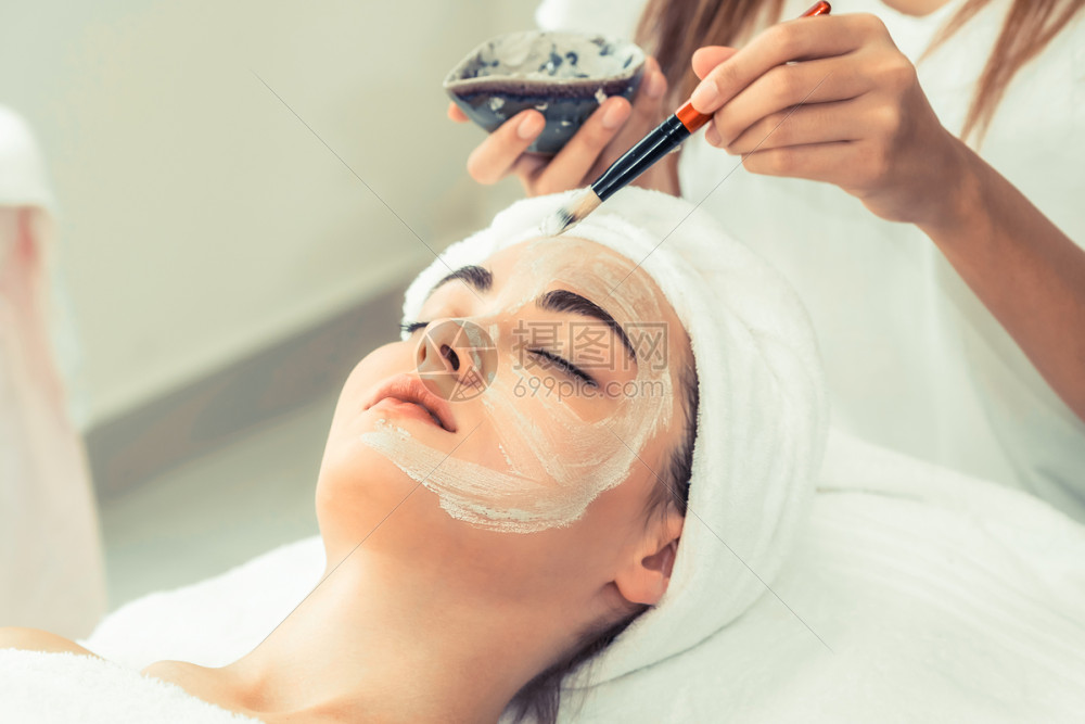 面部擦拭 美容服务中的细腻守护